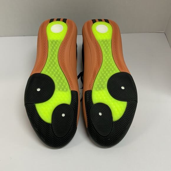 Athletic_Shoes